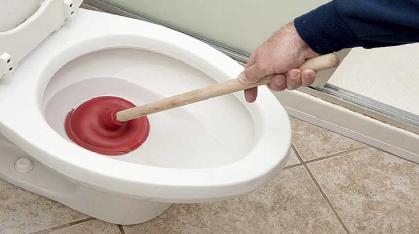 cách xử lý bồn cầu bị tắc
